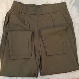 HALARA- Flex Sculptknit Mid Rise Pocket Ankle Length Tapered Pants- Medium Reg